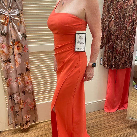 Elegant Coral One-Shoulder Dress - Picture 6 of 8